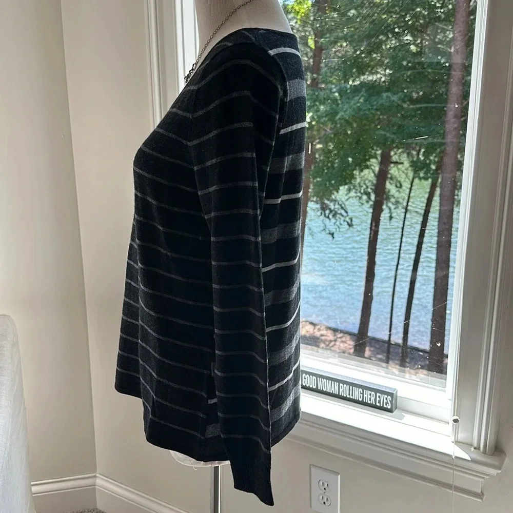 SMARTWOOL Merino Wool Blend V-neck Grey Stripe Sweater, Small, Like New - Picture 3 of 8